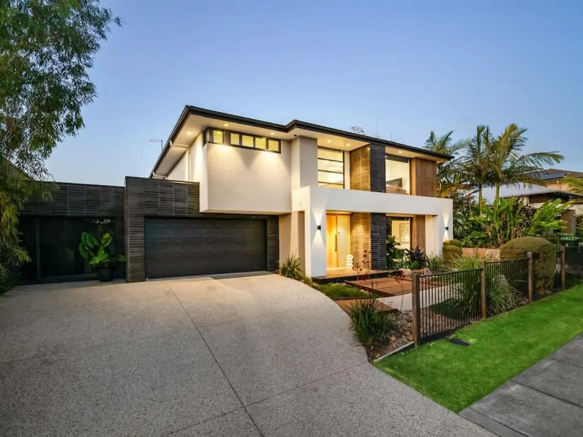 Holiday home Sublime Contemporary Designer Villa With Pool And Sauna Rochedale Australia