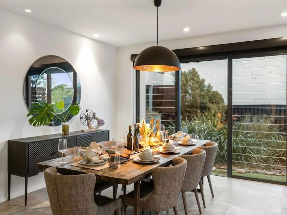 Sublime Contemporary Designer Villa With Pool And Sauna Rochedale Holiday home
