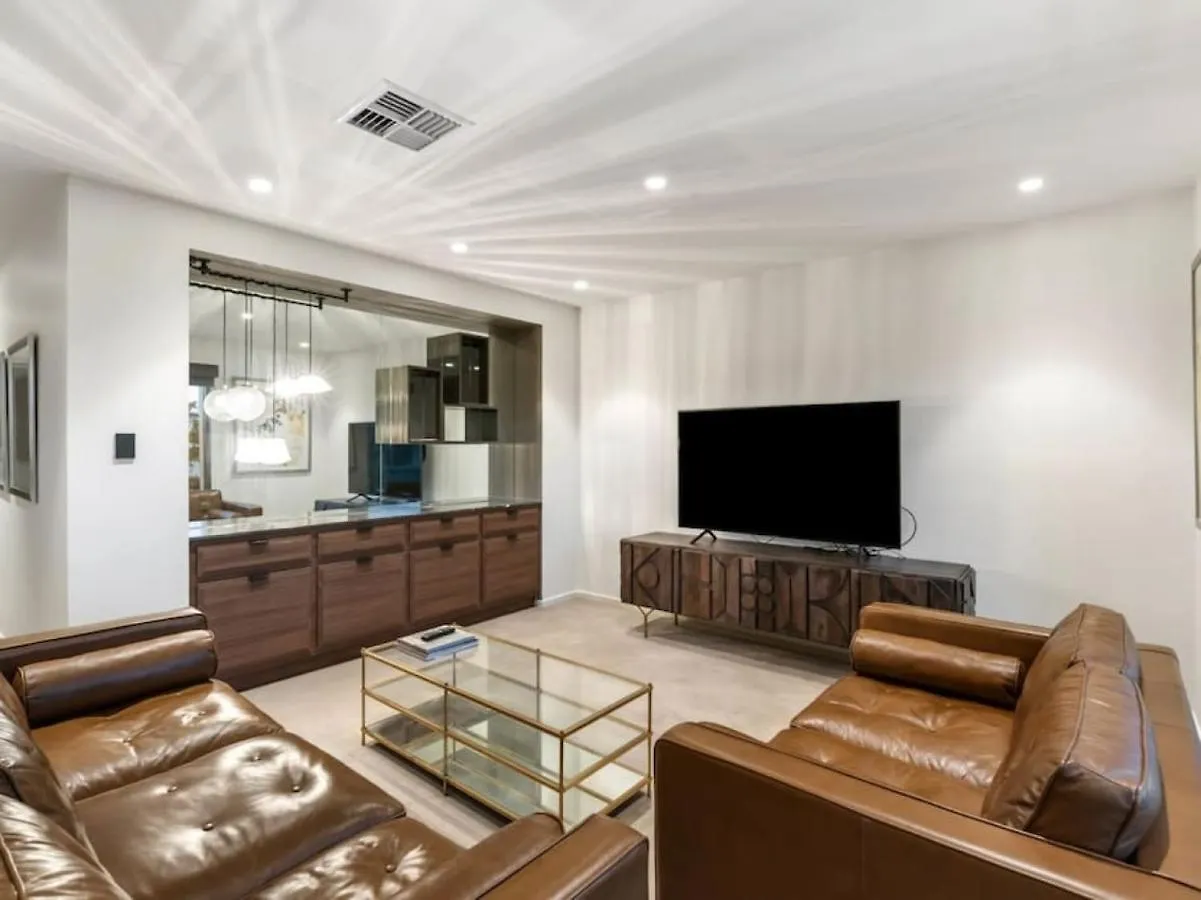 Holiday home Sublime Contemporary Designer Villa With Pool And Sauna Rochedale