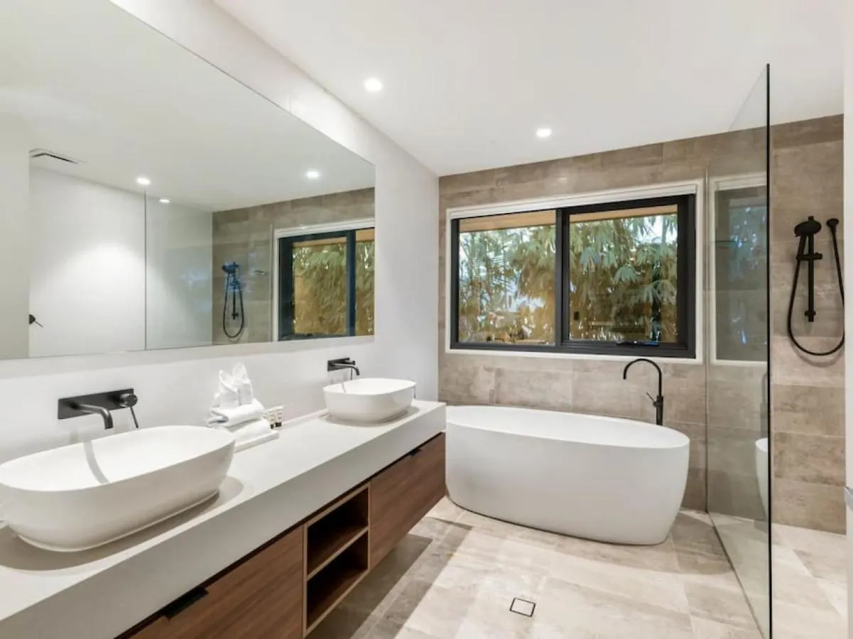 Holiday home Sublime Contemporary Designer Villa With Pool And Sauna Rochedale