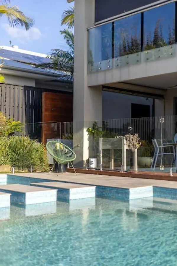 Sublime Contemporary Designer Villa With Pool And Sauna Rochedale 0*,